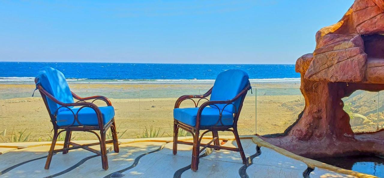Luxury Seafront Pool - 3 Stories & Roof Floor - Master Bedrooms Вилла Хургада