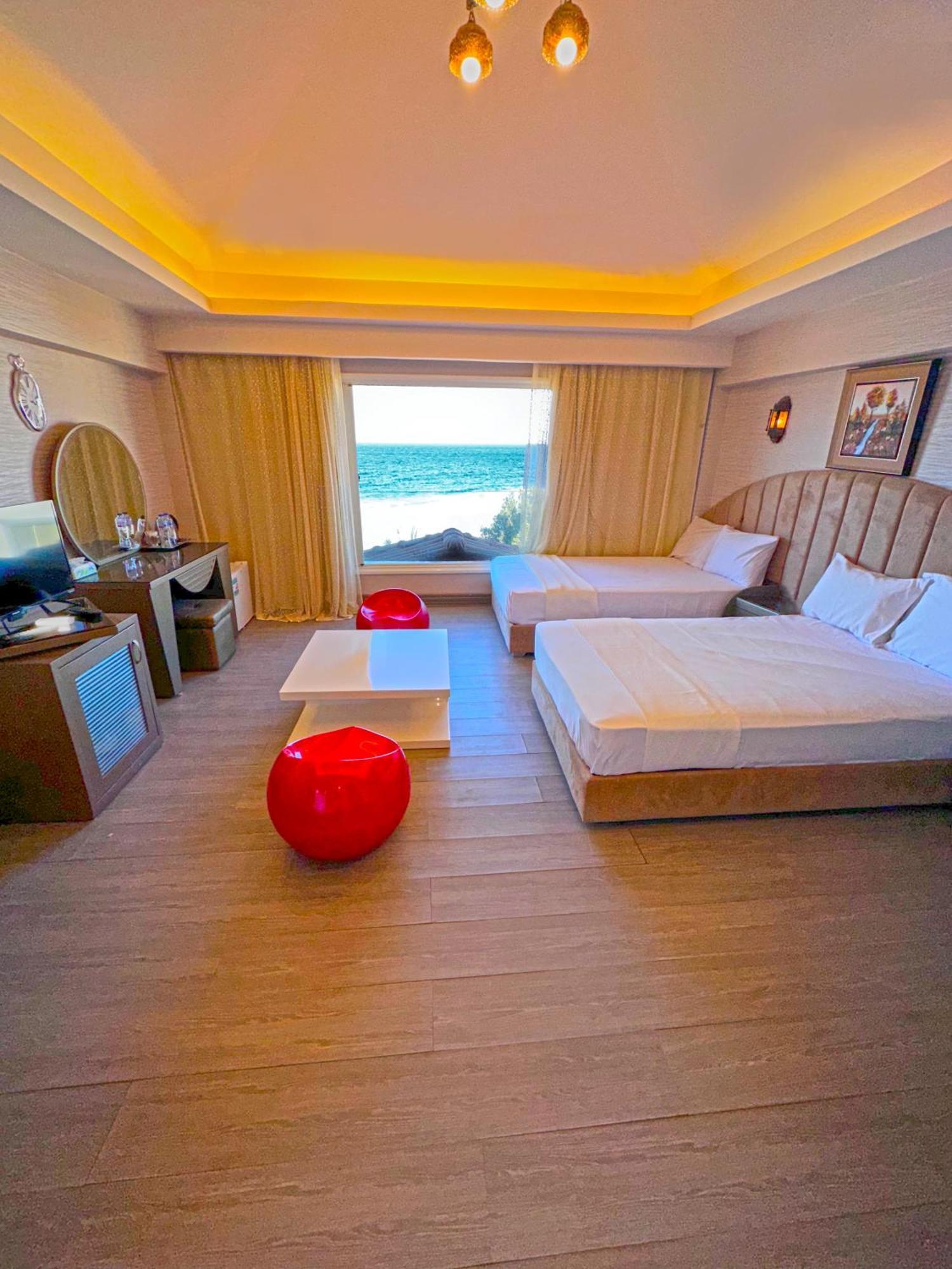 Вилла Luxury Seafront Pool - 3 Stories & Roof Floor - Master Bedrooms